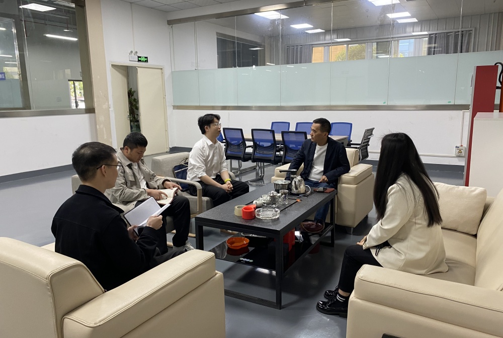 赴五里新偉泰毛絨玩具公司洽談學(xué)習