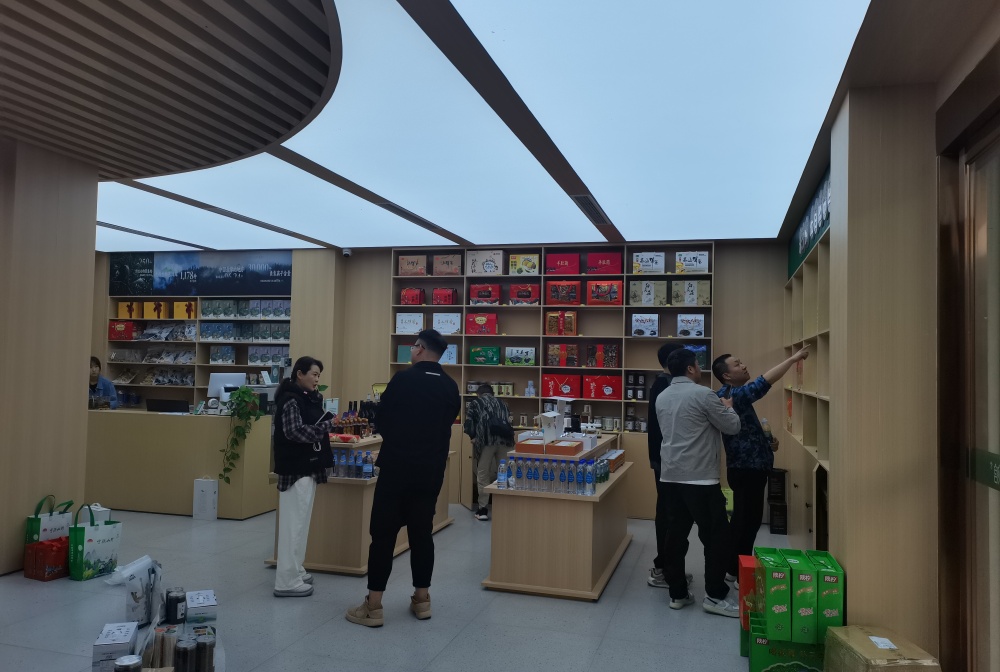 赴寧陜縣山珍公司、寧陜縣社會(huì )組織孵化基地及寧陜縣電子服務(wù)中心與主要負責人洽談業(yè)務(wù)合作事宜。