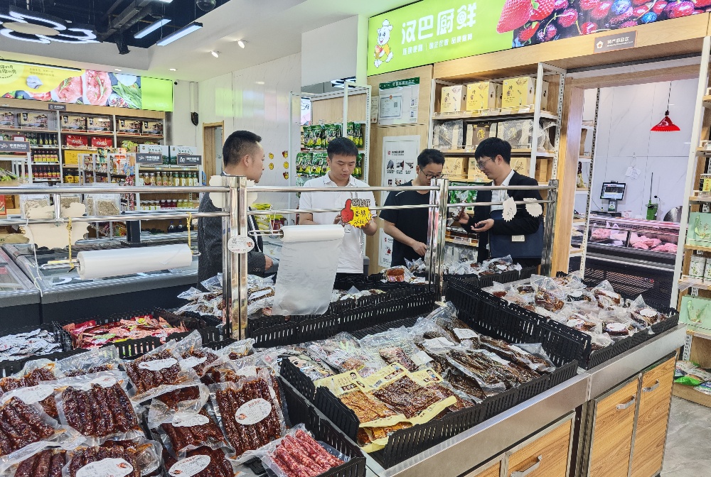 赴鎮坪縣城鄉建設發(fā)展有限公司、漢巴食品有限公司、鎮坪縣物流園區、物流企業(yè)進(jìn)行業(yè)務(wù)交流