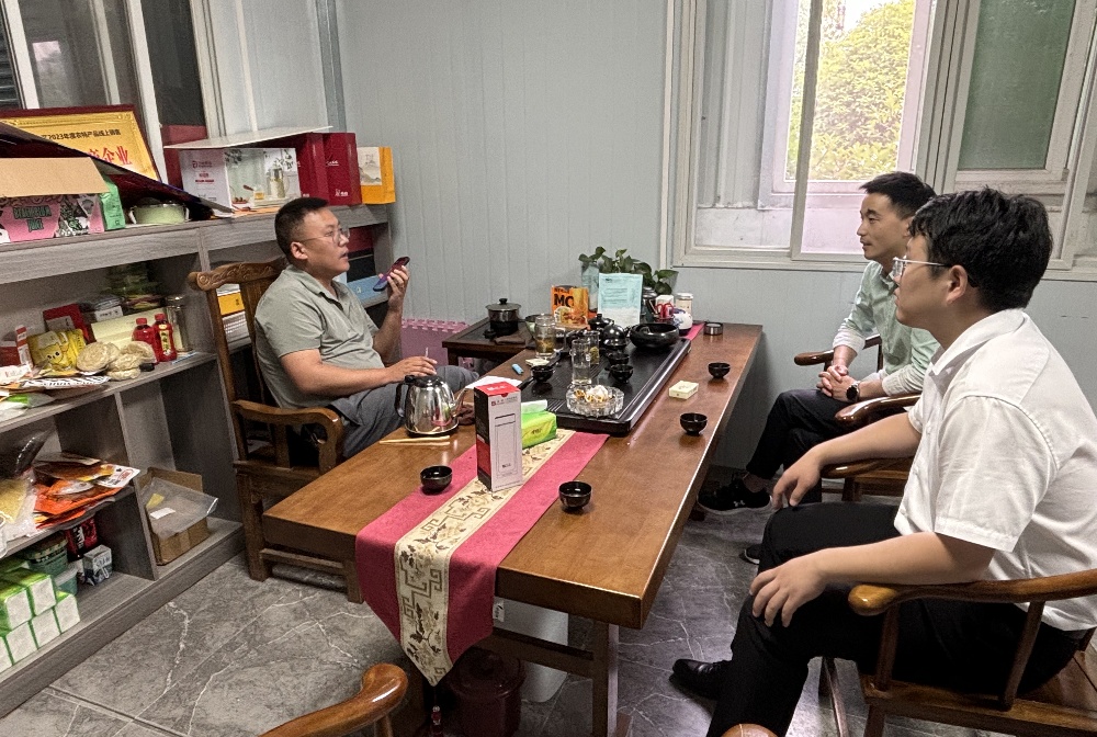 赴漢濱區五里富硒產(chǎn)業(yè)園安康中天佳禾供應鏈管理有限公司、安康市五福鮮食品有限公司進(jìn)行業(yè)務(wù)洽談，走訪(fǎng)調研