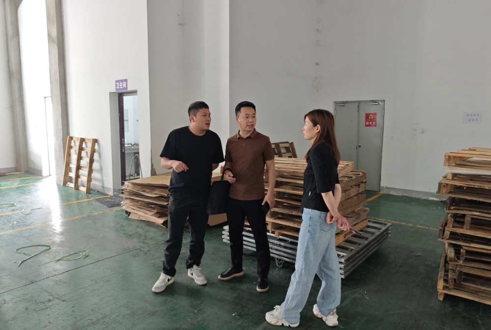 赴寧陜飛地經(jīng)濟園區走訪(fǎng)學(xué)習寧陜縣集優(yōu)社實(shí)業(yè)有限公司、陜西可利雅紡織科技有限公司