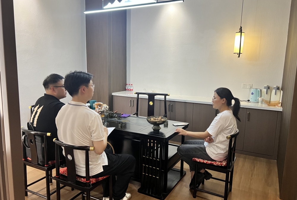 赴紫陽(yáng)縣中運杰進(jìn)出口有限公司、思蘭商貿有限公司走訪(fǎng)學(xué)習、業(yè)務(wù)洽談